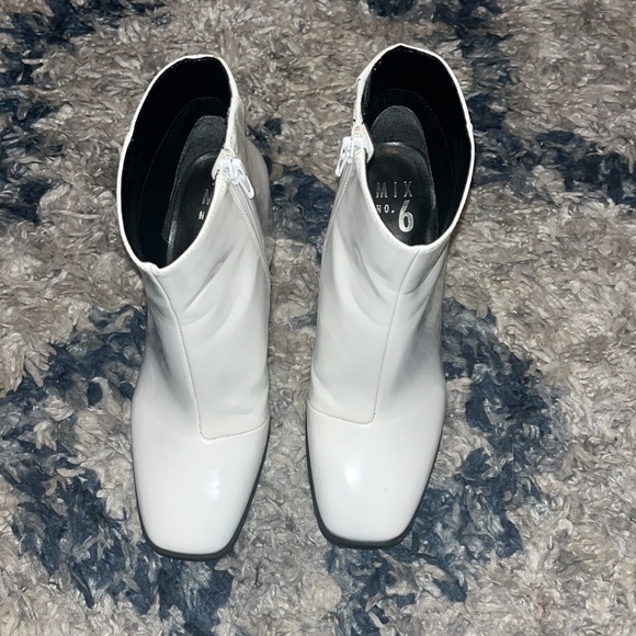 White boots - Picture 2 of 5